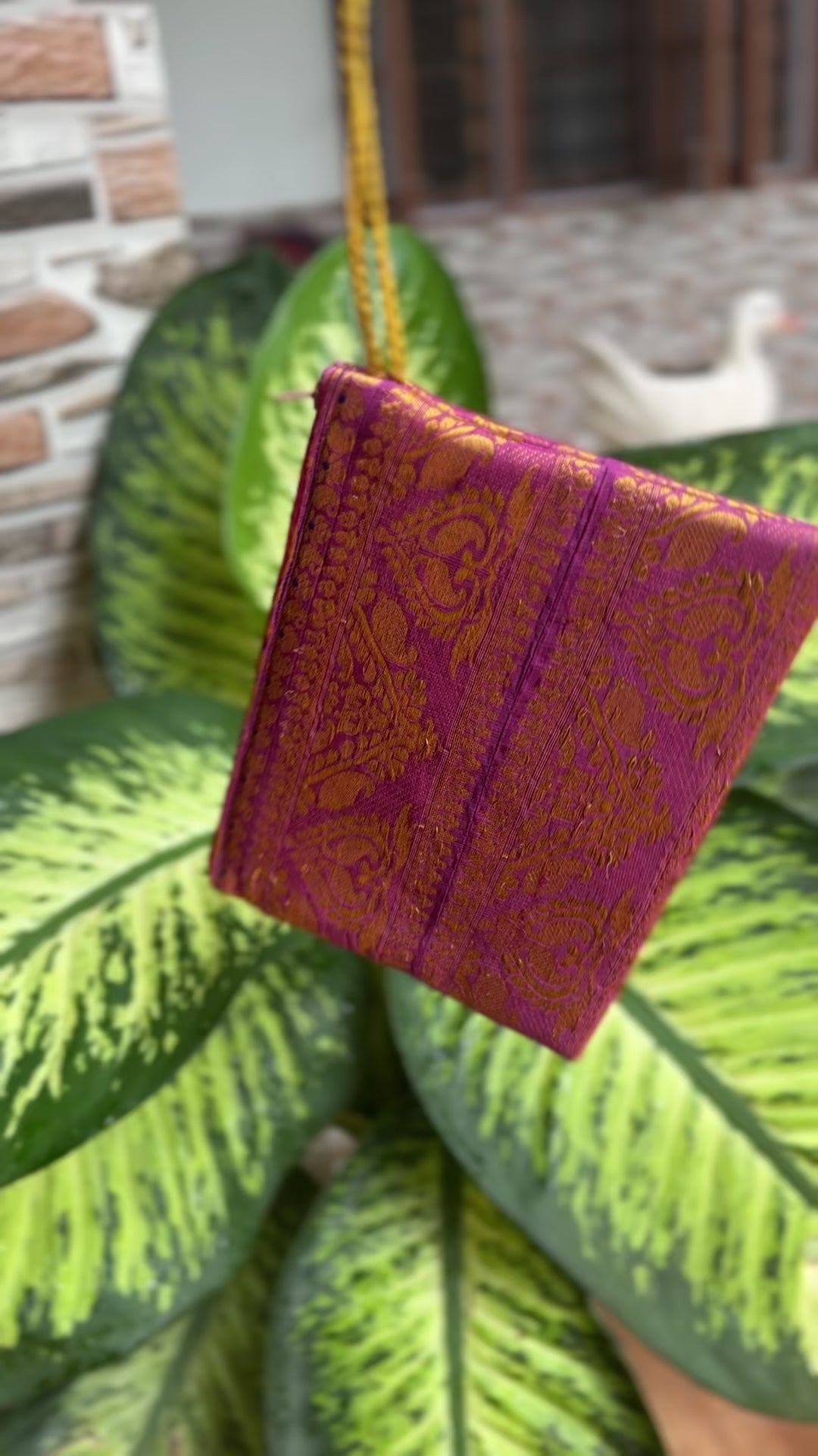 Hand purse | Silk thread with zip
